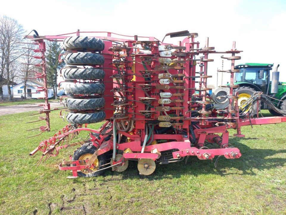 Vadertad Rapid 600F tractor seeder