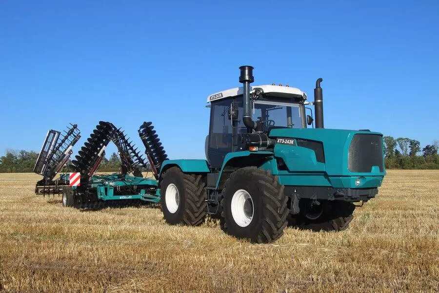 Kharkiv Tractor Plant and Agroprosperis Bank partnership program for farm equipment purchase